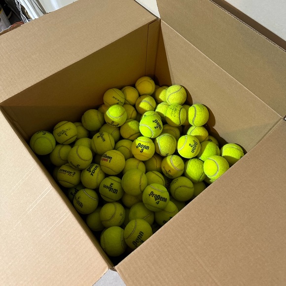 Set of 15 used tennis balls perfect for Dogs, Crafters or Kids! - Picture 4 of 11